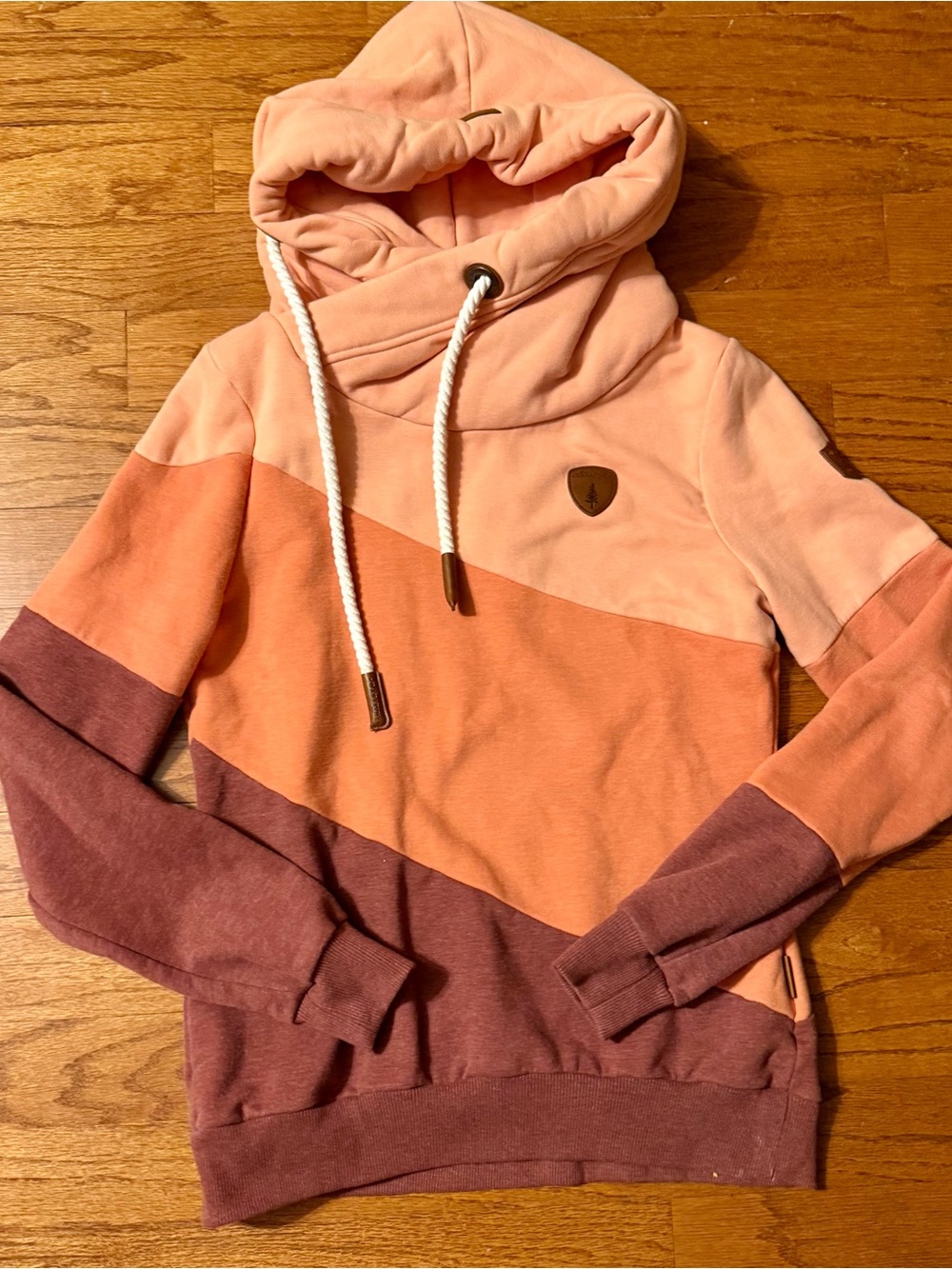 Wanakome Hoodie Size Medium